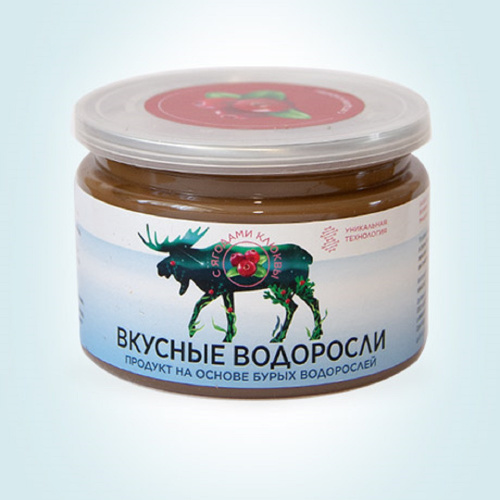 Вкусные водоросли с ягодами клюквы